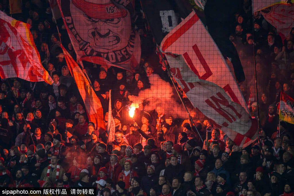 开元棋牌-德国杯倒计时，里尔国际比赛日队长鼓劲，细节引发关注，赛场秩序良好，身体对抗强度拉满的简单介绍